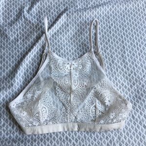 NWOT Victoria’s Secret white lace bralette bra